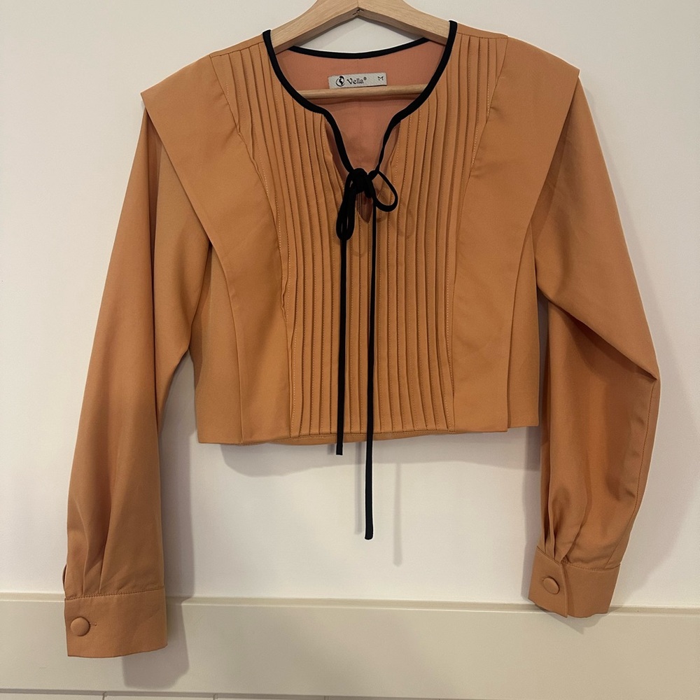 Vella Women's Tan Pleated Blouse‎ with Black Trim tailored nicely Paris perfect